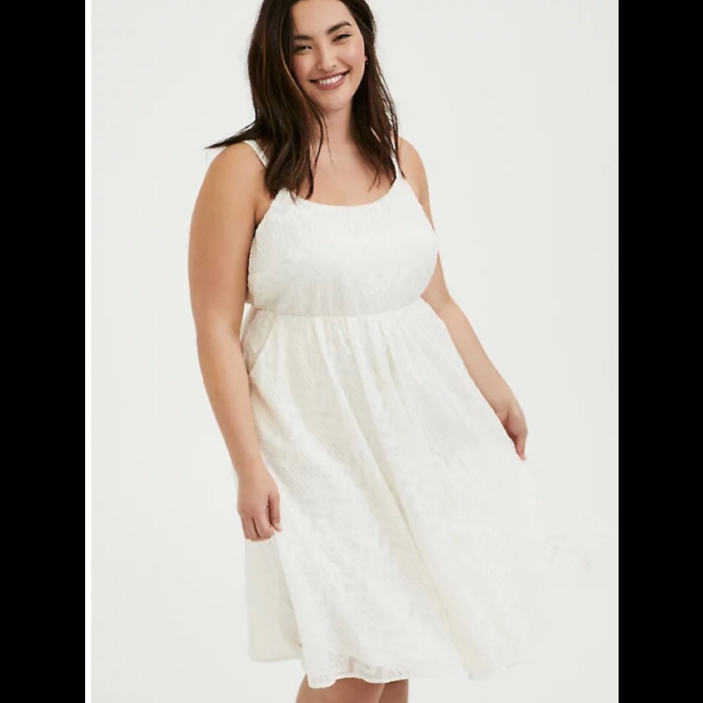 TORRID WHITE CHIFFON CHEVRON STRIPE &METALLIC THREAD MIDI DRESS SIDE POCKETS  2X